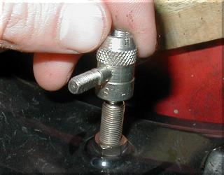 Using the valve core removing tool