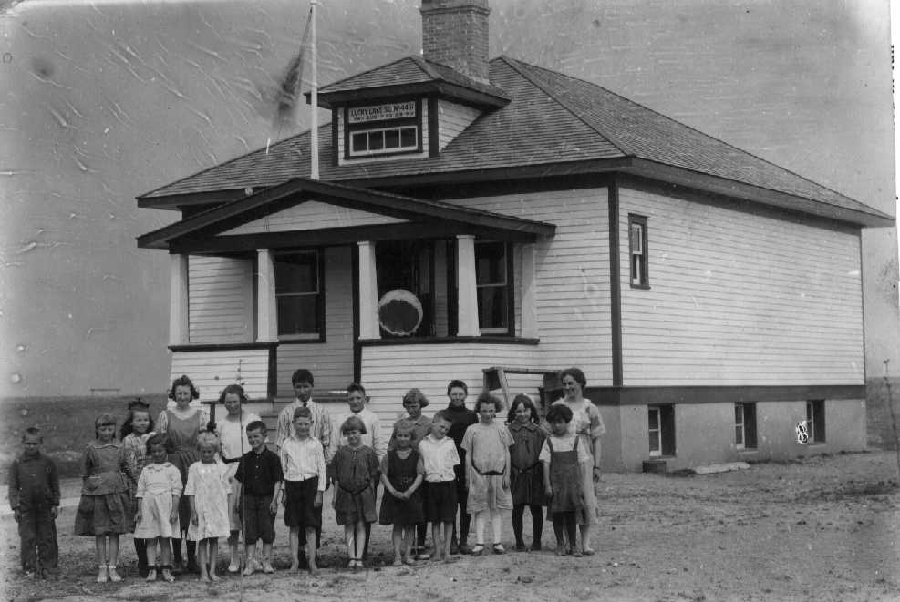 LuckyLakeSchool.jpg (63689 bytes)