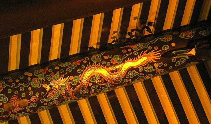 Bats on the roof of 天福宫 (Thian Hock Keng)