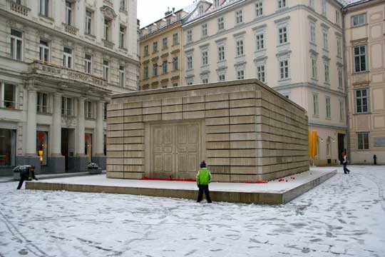 Mahnmal für die 65.000 ermordeten österreichischen Juden und Jüdinnen der Shoah
(Judenplatz Holocaust Memorial)