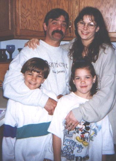 Family.jpg (41506 bytes)