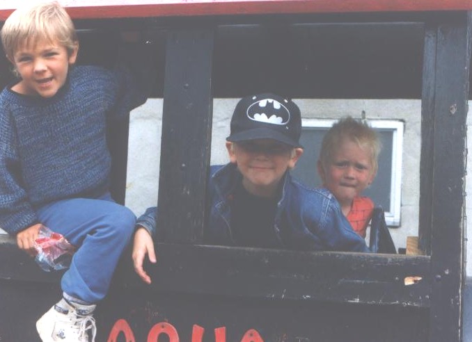 friends.jpg (55637 bytes)