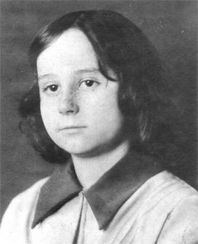 Margaret Mae Sigsbee (My Mother), age 9.&nbsp; Margaret Mae Sigsbee was born 14 Jul 1920, in West Frankfort, Illinois, died 16 Sep 1992, in Kalamazoo, Michigan.&nbsp; Photo taken 1929.