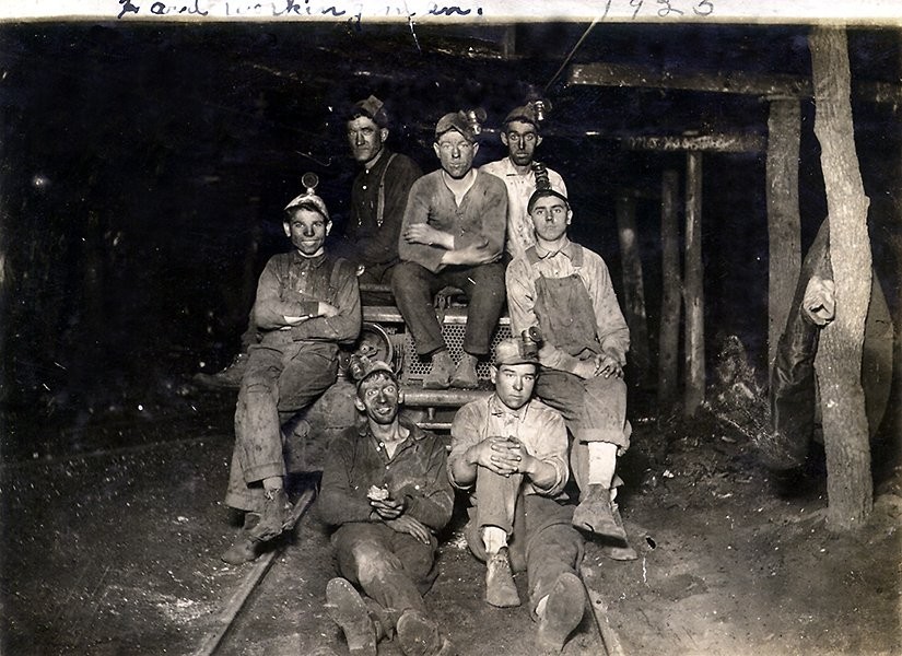 Arban Earl Sigsbee - Front Row, the man on the right (white shirt).&nbsp; My Great Uncle.&nbsp; Arban Earl Sigsbee was born 6 Jan 1901, in Earlington, KY, died 14 May 1958, in Cincinnati, OH.&nbsp; Photo taken in the mines in 1925.