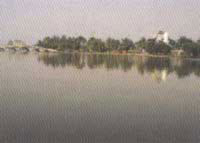 Nakhon Sawan Park Lake And Island