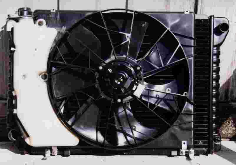 Fan_on_Rad_Front.jpg (19113 bytes)