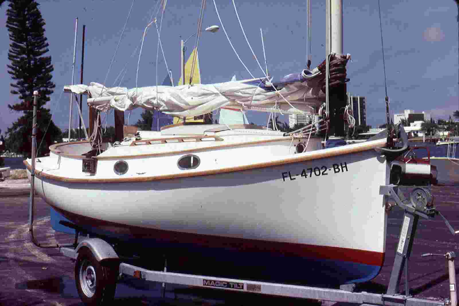 HerreshoffAmerica.jpg (56480 bytes)
