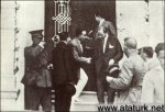Cumhurba�kan� Gazi Mustafa Kemal ba�ar�s�z suikast giri�iminden sonra �zmir'den Ankara'ya hareket ederken (9 Temmuz 1926) 


