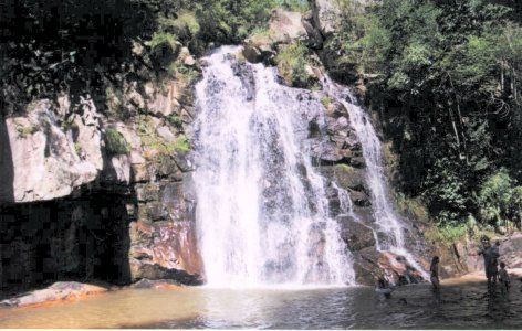 waterfall1.jpg (48395 bytes)
