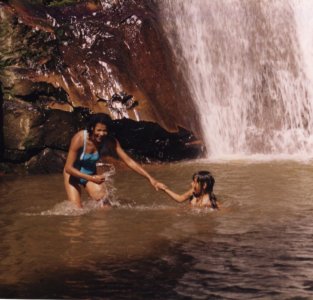waterfall2.jpg (23735 bytes)