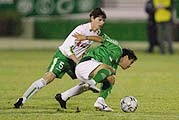 Marcinho cerca o advers�rio na segunda derrota de Estevam no alviverde!