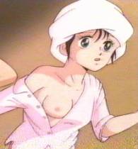 Numa brincadeirinha, Hiroshi puxou a camisa da Amy. 