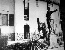 Figure 1 Photograph of Vojin Bajkic's statue of the Partisan hero Stjepan Filipovic in the yard of the house, in Belgrade, in which Tito and the Yugoslav Politburo decided to resist the Germans. This statue has since been moved to the Military Museum in Belgrade.