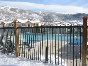 outdoor pool and hottub