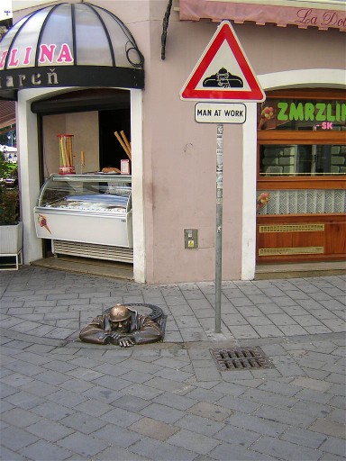 "Man at Work" statue on Laurinska
