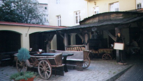 authentic country scene at Chlopskie Jadlo on ul Grodzka