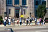 crowd_4.jpg (27124 bytes)