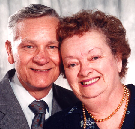 dadmom99.jpg (72848 bytes)