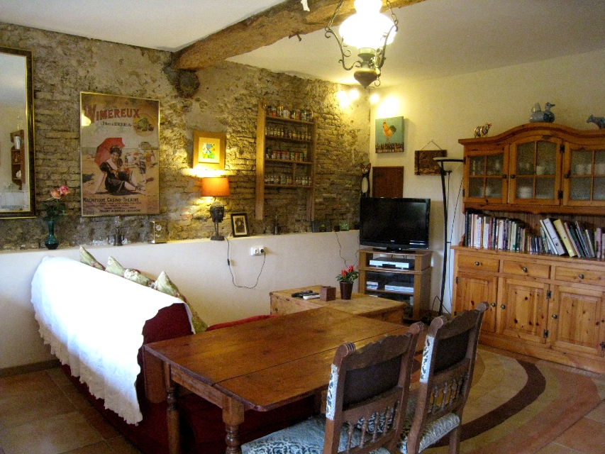 EcurieLivingsittingroom.JPG