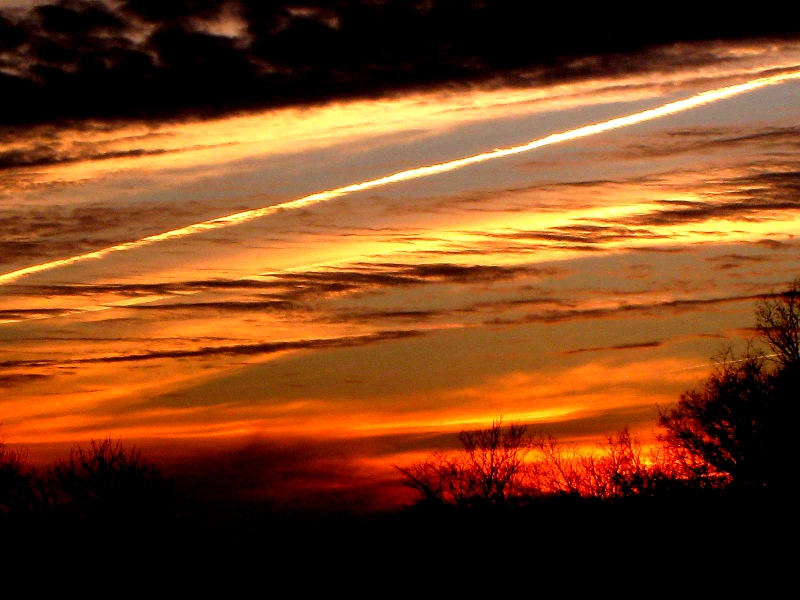 Wonderfulsunsetandcontrail.JPG