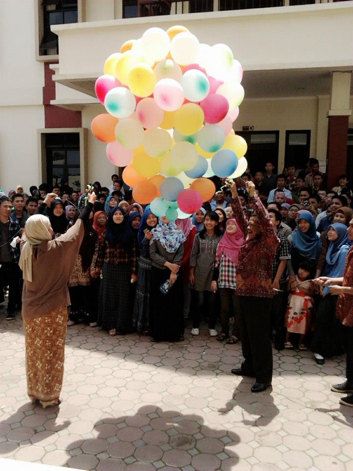 Pelepasan Balon Simbolis