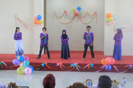 Penampilan dari kakak kelas XII Science 1