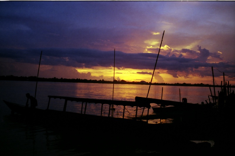20000800-Laos-MeKong-sunset-AU301-03.jpg