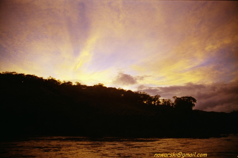 20000800-Laos-MeKong-sunset-Laos-10-13.jpg