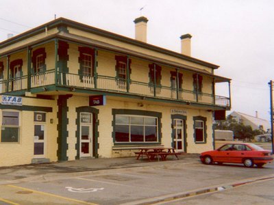 Birkenhead 
    Tavern
