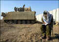 idf-Sukkot2004.jpg (65000 bytes)