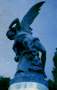 Monumento al &Aacute;ngel Ca&iacute;do