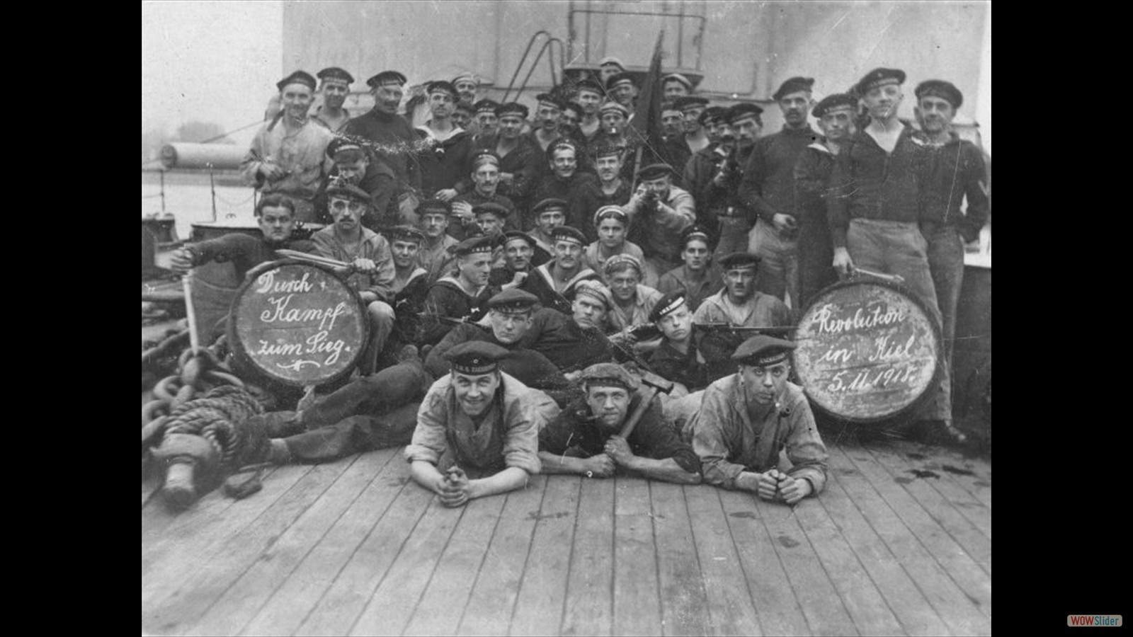 5-11-1918 | Matrosenaufstand 1918l: Gruppenbild von revolutionren Matrosen auf SMS 
