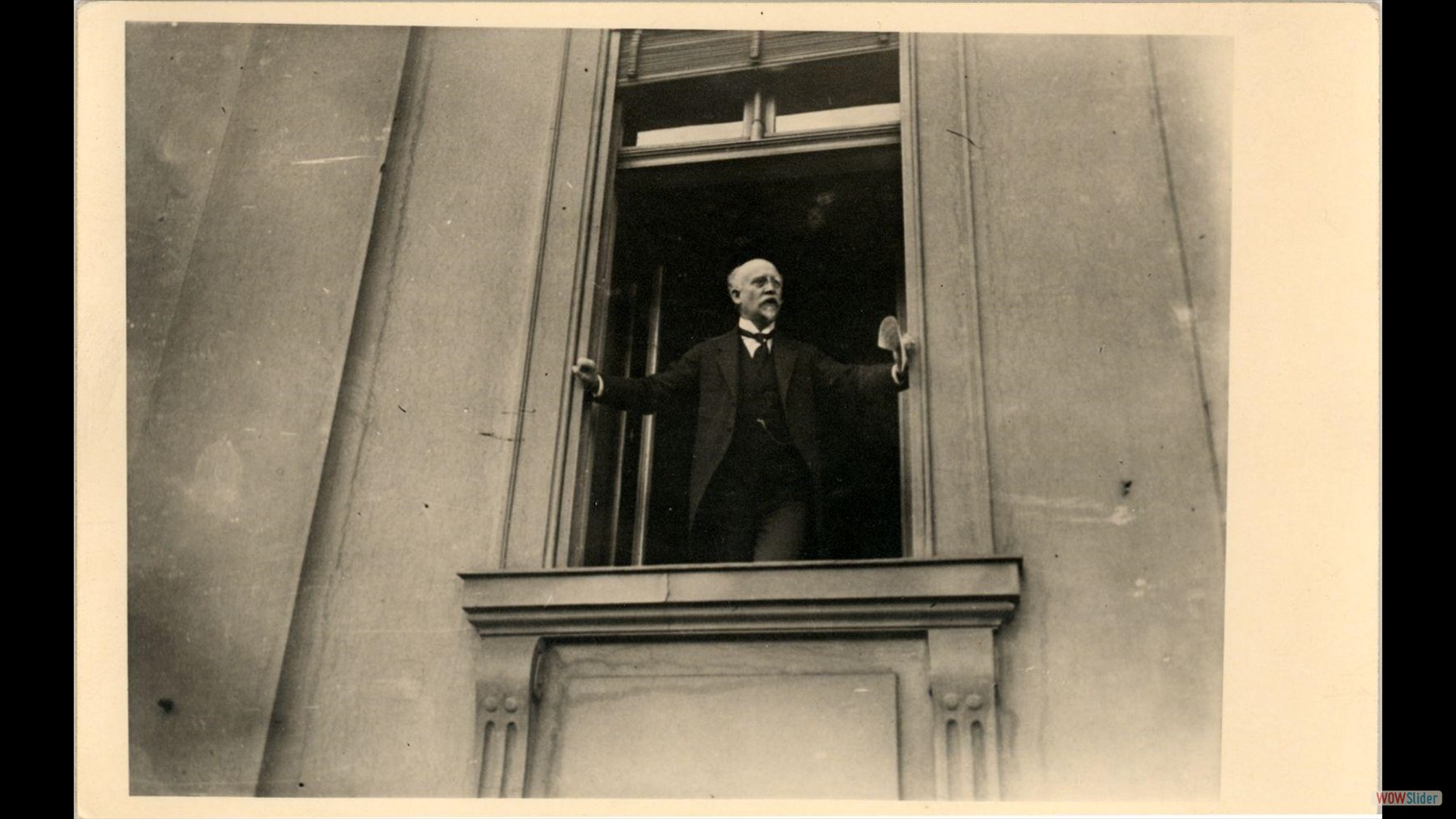 Philip Scheidemann proclama la finestra della Cancelleria del Reich Repubblica. Un'ora dopo la proclamazione della Repubblica a Berlino.
