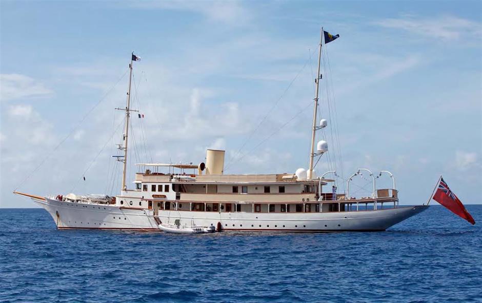dona amelia yacht