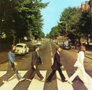 LOS 4  BEATLES JUNTOS, SALIENDO DE LOS ESTUDIOS DE ABBEY ROAD, DESGRACIADAMENTE PARA SIEMPRE