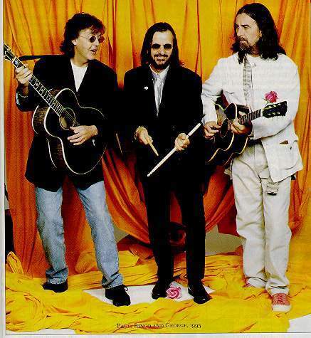 FOTO DE THE BEATLES REUNIDOS PARA SU ANTOLOGIA