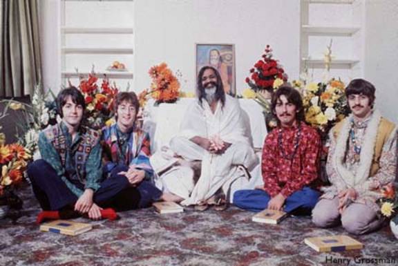 CON EL MAHARISHI MAHESHI YOGI