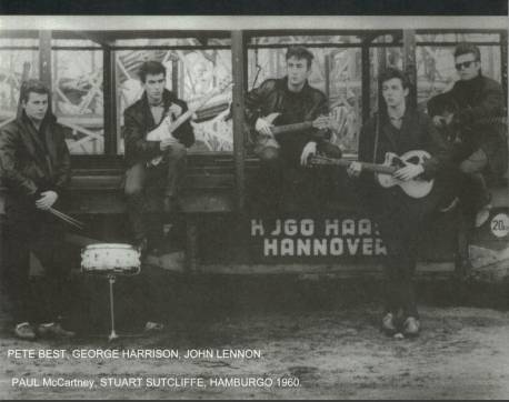 PETE BEST, GEORGE, JOHN, PAUL Y STUART STUCLIFFE EN HAMBURGO