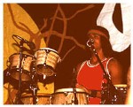 Bruno Dourado - percuss�o e backing vocal