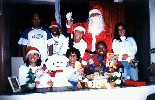 Campanha de Natal 2003 - Wilian "Papai Noel" e parte do grupo JCC ap&oacute;s entrega dos brinquedos
