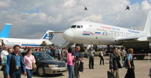 TU 204-300 y TU 334 (lejos): aviones de pasajeros.