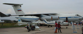 Avi�n de pasajeros IL76MD (el m�s grande) en MAKS-2003