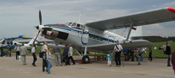 En las regiones lejanas vuelan mucho aviones ligeras Antonov, iguales como este.