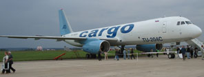 Avi�n Tu-204 puede ser equipado para pasajeros y para cargos. Este mismo es para cargos.