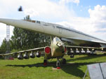 Avi�n militar supers�nico Su-25 y primer avi�n supers�nico en el mundo Tu-144