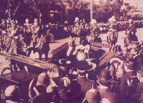 Diario Accion de General Rodriguez, politica, actualidad, noticias e informacion, personalidades e instituciones, policiales, galerias de fotos; historia de General Rodriguez, sus origenes, edificios, estancias, habitos y costumbres, anecdotas, comercios e industrias, los fundadores, antiguas instituciones, fotos e imagenes; suplementos especiales: la crisis politica, economica y social de la Argentina, los acontecimientos de Diciembre de 2001, articulos y entrevistas; Emigracion: toda la informacion destinada a aquellos que desean emigrar, radicarse o estudiar en el exterior, visas, pasaportes, consejos, guias, informacion util, links; Trueque: novedades e informacion, links, estructura del trueque; el casamiento de Maxima Zorreguieta y el principe Guillermo Alejandro de Holanda; Guerra de Afganistan: galeria de imagenes e informacion sobre la primera guerra del siglo XXI; la guerra de Irak, Bagdad, Georges W. Bush, Saddam Husseim, el atentado a las torres Gemelas de Nueva York, las twin towers, el 11-s, y descripcion del hecho que conmovio al mundo; Empleo: consultoras, clasificados, agencias de empleo, consejos e informacion util, curriculum vitae, como confeccionarlos, noticias de actualidad; 
Los numeros de la crisis: Las consecuencias de la crisis politica, economica y social; estadisticas, pobreza, desnutricion, salud y asistencia; noticias regionales y provinciales, columnas y editoriales; informacion para negocios: pymes, links, empresas y negocios; Agenda Cultural con toda la informacion de cursos, universidades, talleres, escuelas y oportunidades, exposiciones de arte de la region; buscadores en Internet, Enlaces: links a los mejores sitios de educacion, cultura, arte, biografias, politica, interes general, web, Links del Diario Accion: RMS Titanic, su historia, su tragico viaje inaugural; historias, testimonios, documentos y articulos sobre el naufragio; links y sitios sobre el tema; la pelicula de Cameron, fotos e imagenes; suplementos especiales, Historia Argentina y de General Rodriguez, la llegada de la democracia en General Rodriguez, la asuncion de Juan Lumbreras como intendente en 1983, galeria de imagenes, sus palabras y los actos, su gabinete, festejos de la comunidad. Fundacion del pueblo de General Rodriguez, sus instituciones y personalidades relevantes, arquitectura y edificios, comercios e industrias, sus comienzos, estancias, inmigraciones italianas, espa�olas, vascas e irlandesas, anecdotas y efemerides, sus hombres ilustres, el Hospital Vicente Lopez y Planes, su fundacion por las Damas de Beneficencia, el hundimiento del crucero General Belgrano, testimonios de ex combatientes y tripulantes, su comandante Hector Elias Bonzo, fotos e imagenes, recuerdos y homenajes, historia de la familia Bonzo de General Rodriguez, entrevistas y articulos periodisticos. La guerra de Malvinas en el Atlantico Sur, el conflicto belico con Gran Breta�a de 1982, politicos relevantes, Benjamin Paez y Trueba, fotos antiguas de familias fundadoras, galerias de imagenes de pobladores, recorrida virtual por el antiguo General Rodriguez, el paso de la Infanta en 1910, historia de La Serenisima, la familia Mastellone, La Choza, Bernardo de Irigoyen, peronismo y radicalismo y muchisimo mas