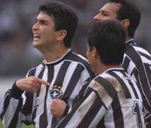 Bebeto comemora o gol alvinegro