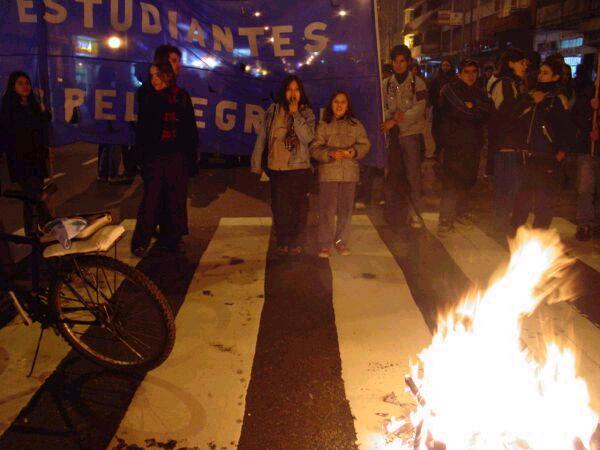 Repudio Represi�n 14/06/2002