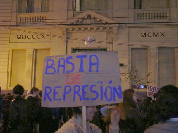 Repudio Represi�n 14/06/2002