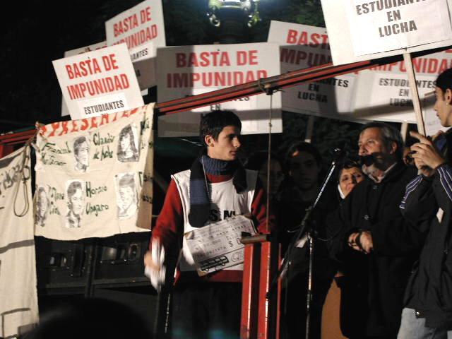Pablo Diaz en la marcha por el estudiante del Moreno